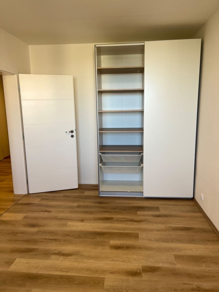 2 bedroom with open-plan kitchen flat to rent, 65 m², Kocianova, Prague, Prague 2 bedroom with open-plan kitchen flat to rent, 65 m², Kocianova, Prague, Prague
