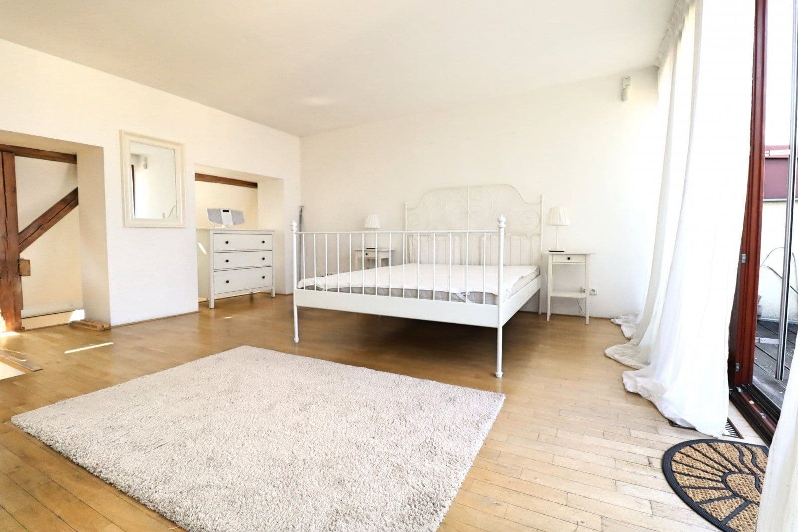 1 bedroom with open-plan kitchen flat to rent, 70 m², U garáží, Prague, Prague 1 bedroom with open-plan kitchen flat to rent, 70 m², U garáží, Prague, Prague