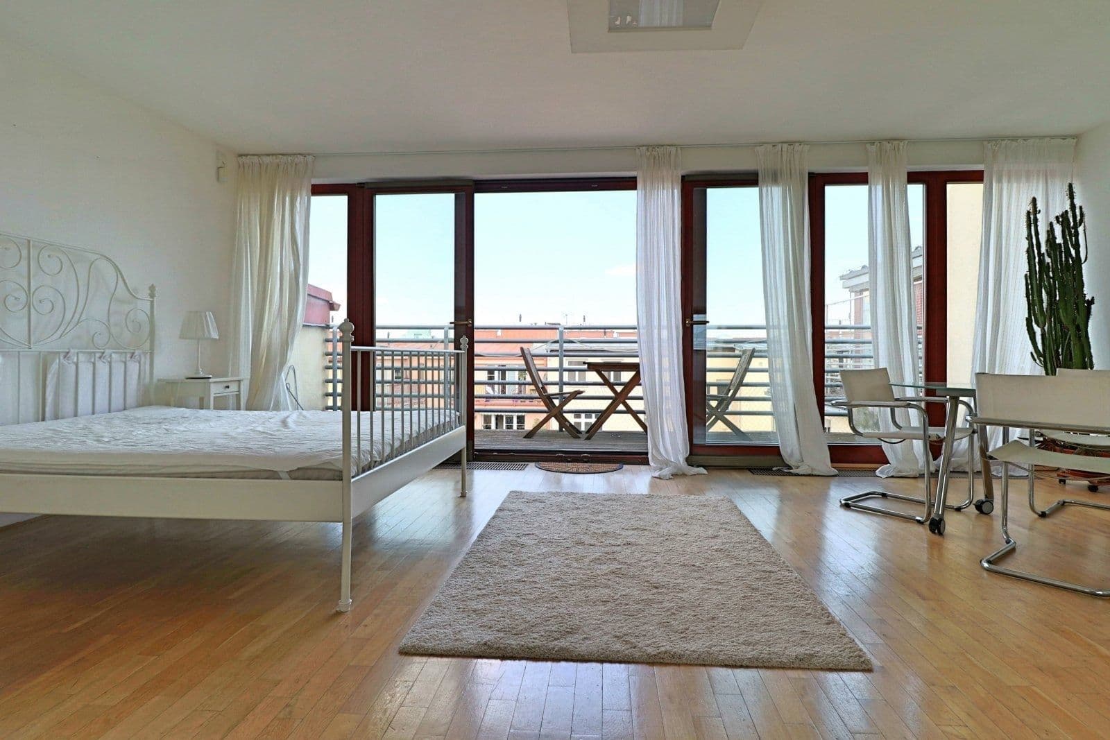 1 bedroom with open-plan kitchen flat to rent, 70 m², U garáží, Prague, Prague 1 bedroom with open-plan kitchen flat to rent, 70 m², U garáží, Prague, Prague