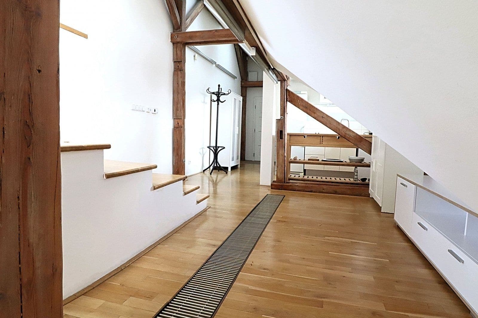 1 bedroom with open-plan kitchen flat to rent, 70 m², U garáží, Prague, Prague 1 bedroom with open-plan kitchen flat to rent, 70 m², U garáží, Prague, Prague