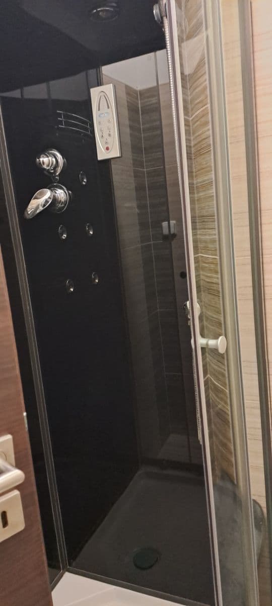 non-residential property to rent, 120 m², Holohlavy, Královéhradecký Region non-residential property to rent, 120 m², Holohlavy, Královéhradecký Region