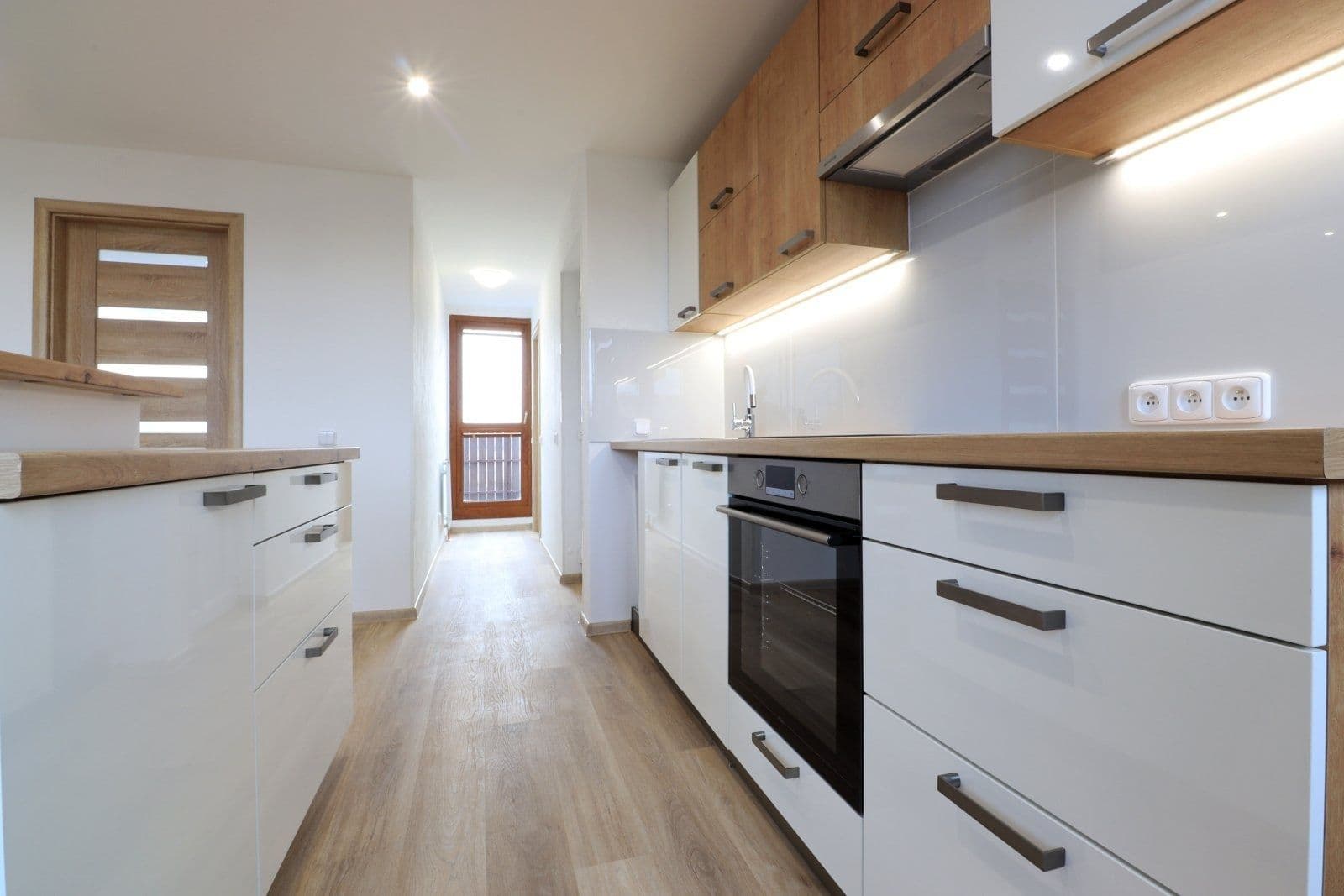 1 bedroom with open-plan kitchen flat to rent, 48 m², Za bažantnicí, Prague, Prague 1 bedroom with open-plan kitchen flat to rent, 48 m², Za bažantnicí, Prague, Prague