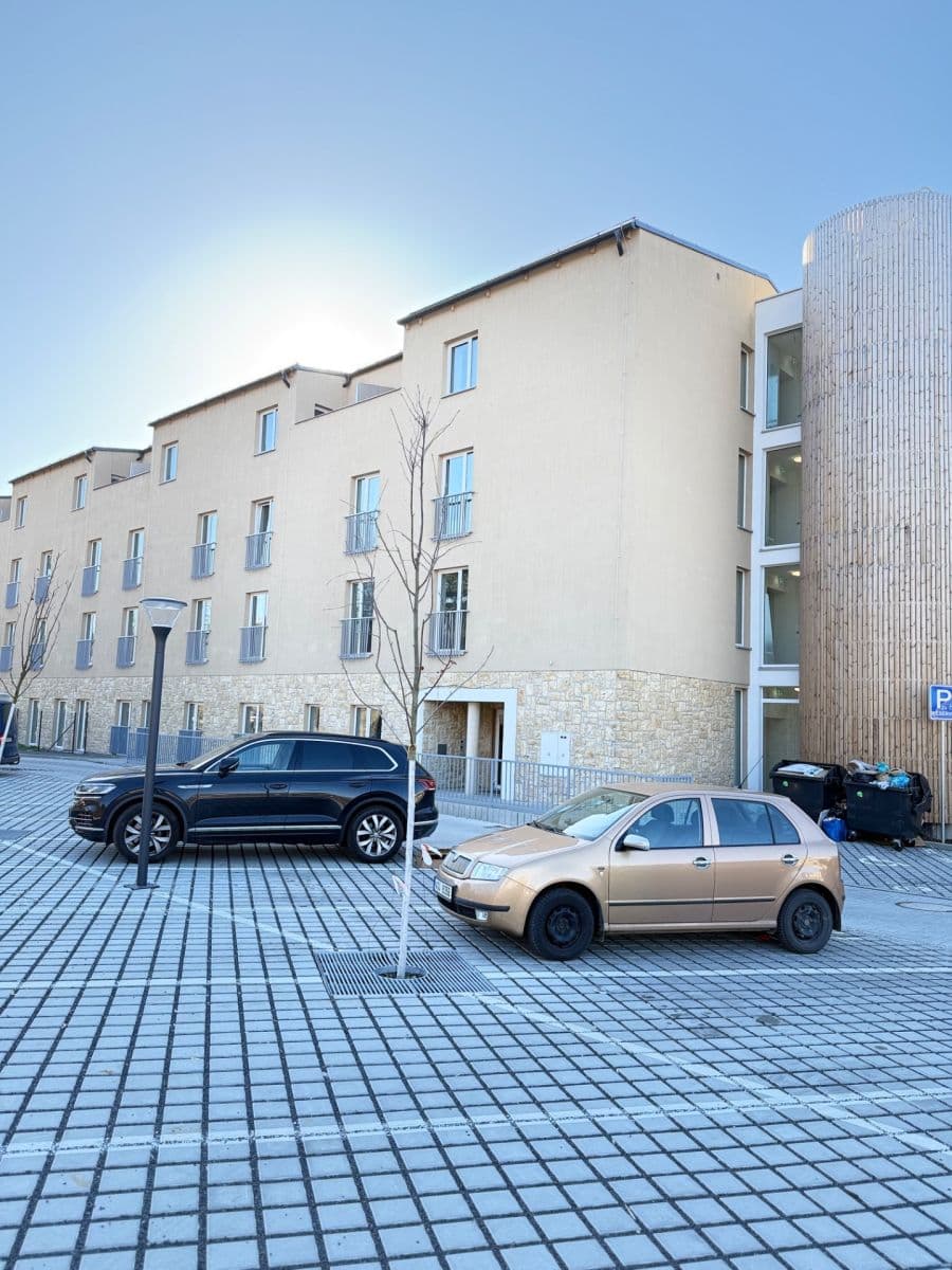 garage to rent, 4 m², V Kněžívce, Tuchoměřice, Středočeský Region garage to rent, 4 m², V Kněžívce, Tuchoměřice, Středočeský Region