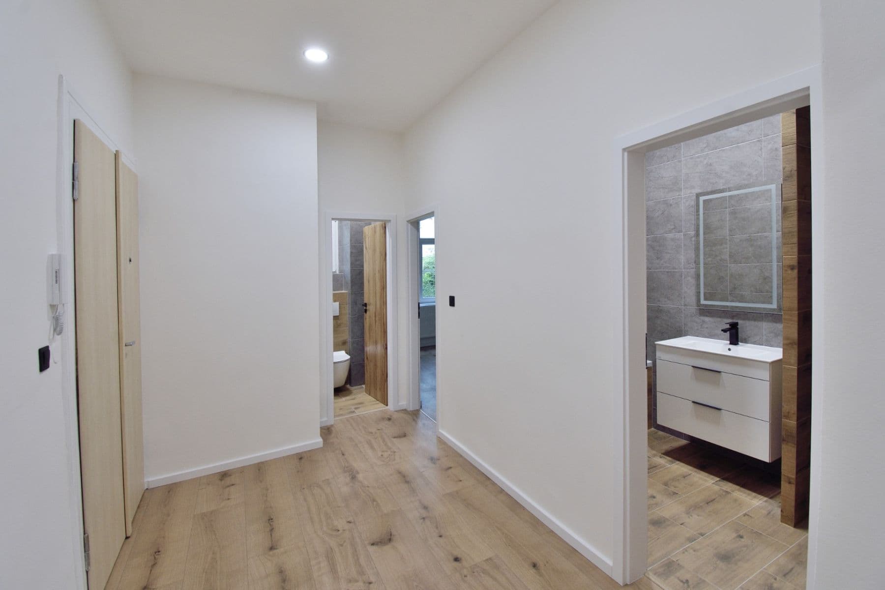 2 bedroom with open-plan kitchen flat for sale, 77 m², náměstí Českých bratří, Plzeň, Plzeňský Region 2 bedroom with open-plan kitchen flat for sale, 77 m², náměstí Českých bratří, Plzeň, Plzeňský Region