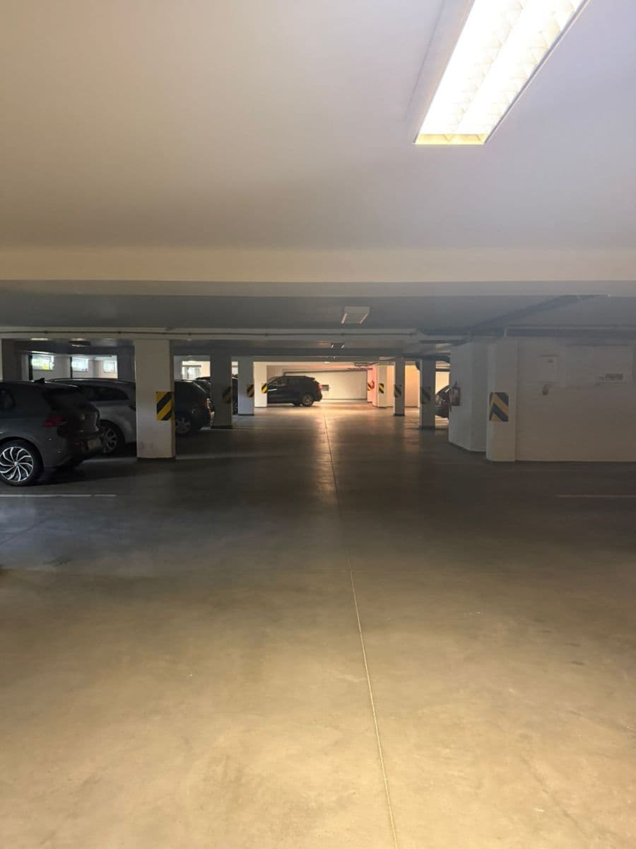 garage to rent, 15 m², K Sadu, Prague, Prague garage to rent, 15 m², K Sadu, Prague, Prague