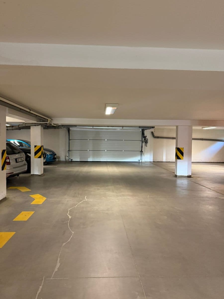 garage to rent, 15 m², K Sadu, Prague, Prague garage to rent, 15 m², K Sadu, Prague, Prague