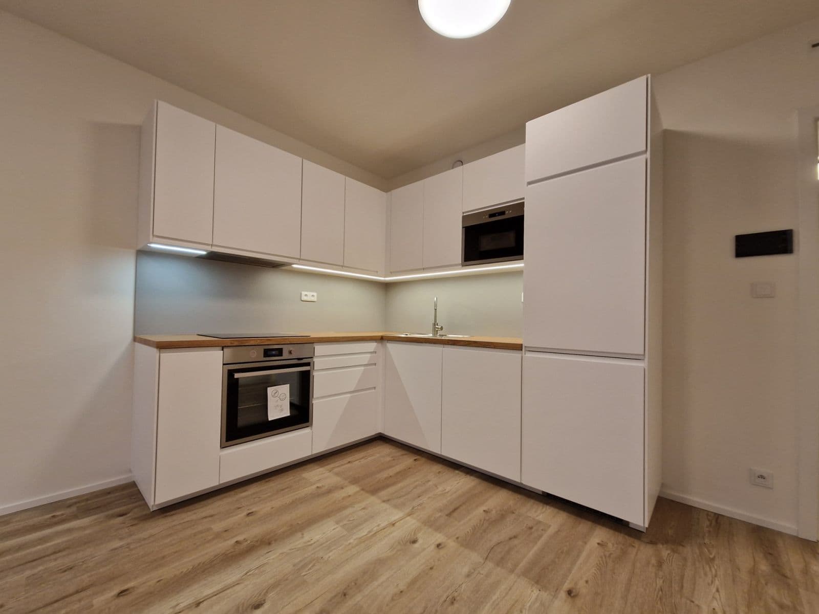 1 bedroom with open-plan kitchen flat to rent, 50 m², Hábova, Prague, Prague 1 bedroom with open-plan kitchen flat to rent, 50 m², Hábova, Prague, Prague