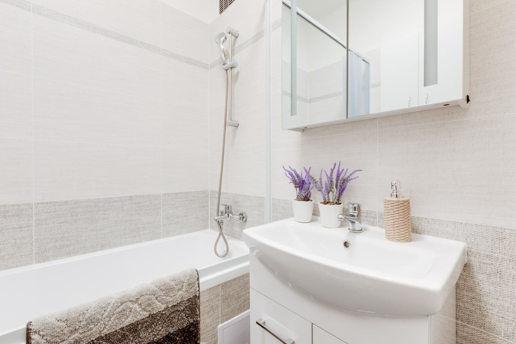 2 bedroom flat to rent, 53 m², Jeremenkova, Prague, Prague 2 bedroom flat to rent, 53 m², Jeremenkova, Prague, Prague
