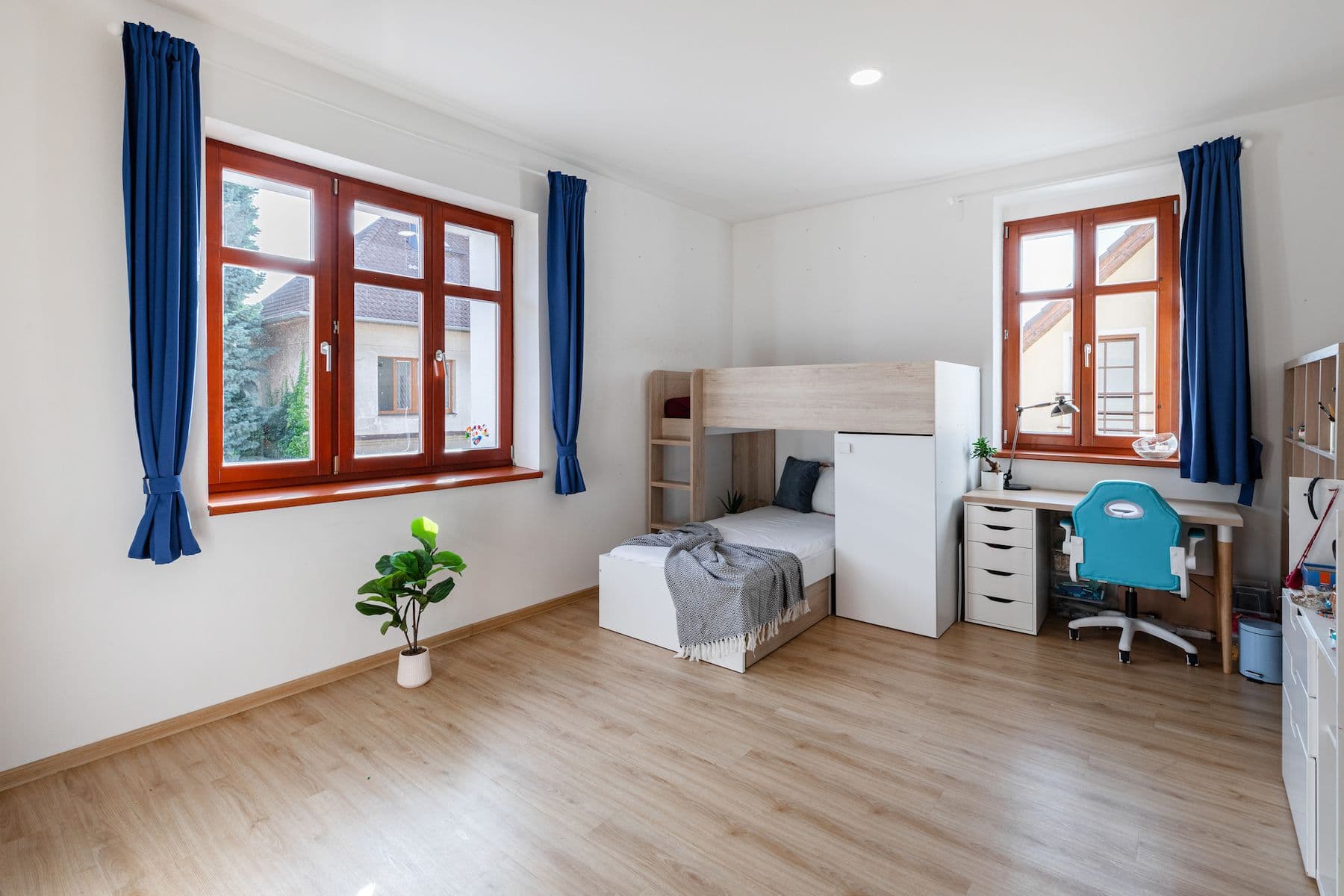 house for sale, 294 m², Boženy Němcové, Úvaly, Středočeský Region house for sale, 294 m², Boženy Němcové, Úvaly, Středočeský Region