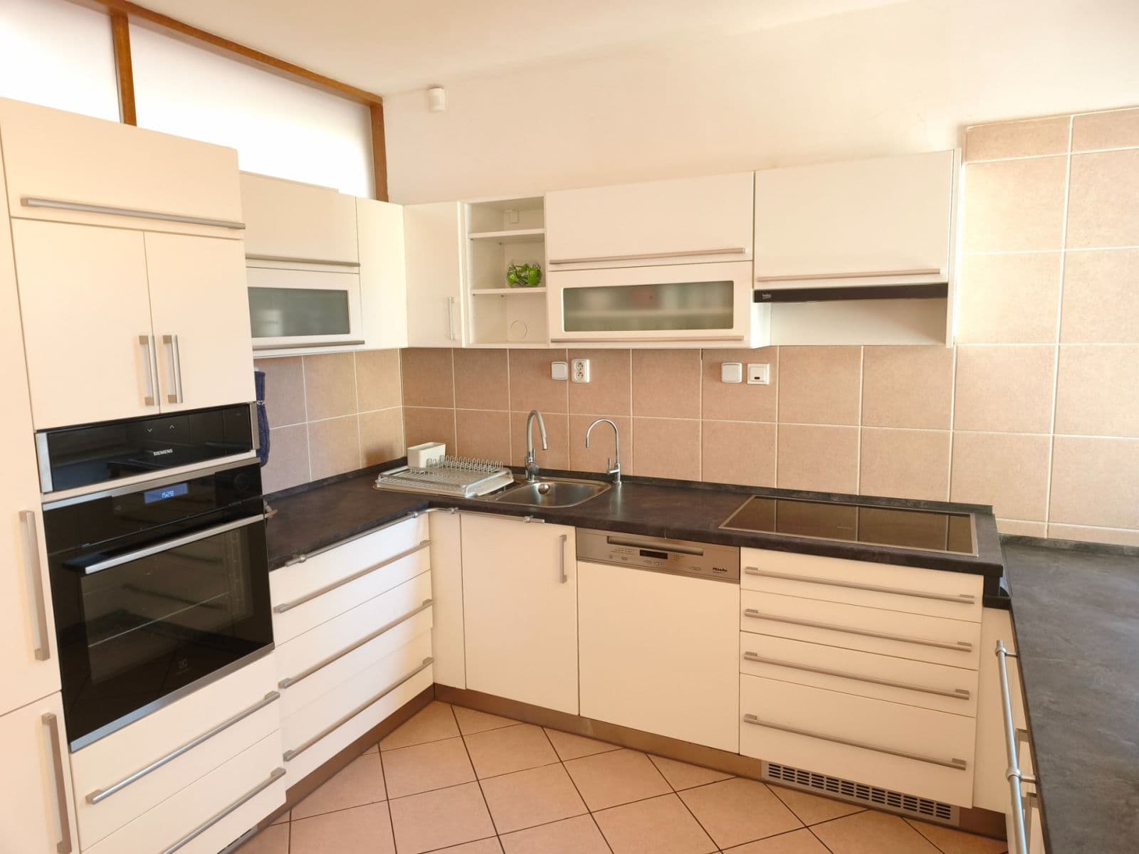 4 bedroom with open-plan kitchen flat for sale, 212 m², Keltičkova, Ostrava, Moravskoslezský Region 4 bedroom with open-plan kitchen flat for sale, 212 m², Keltičkova, Ostrava, Moravskoslezský Region