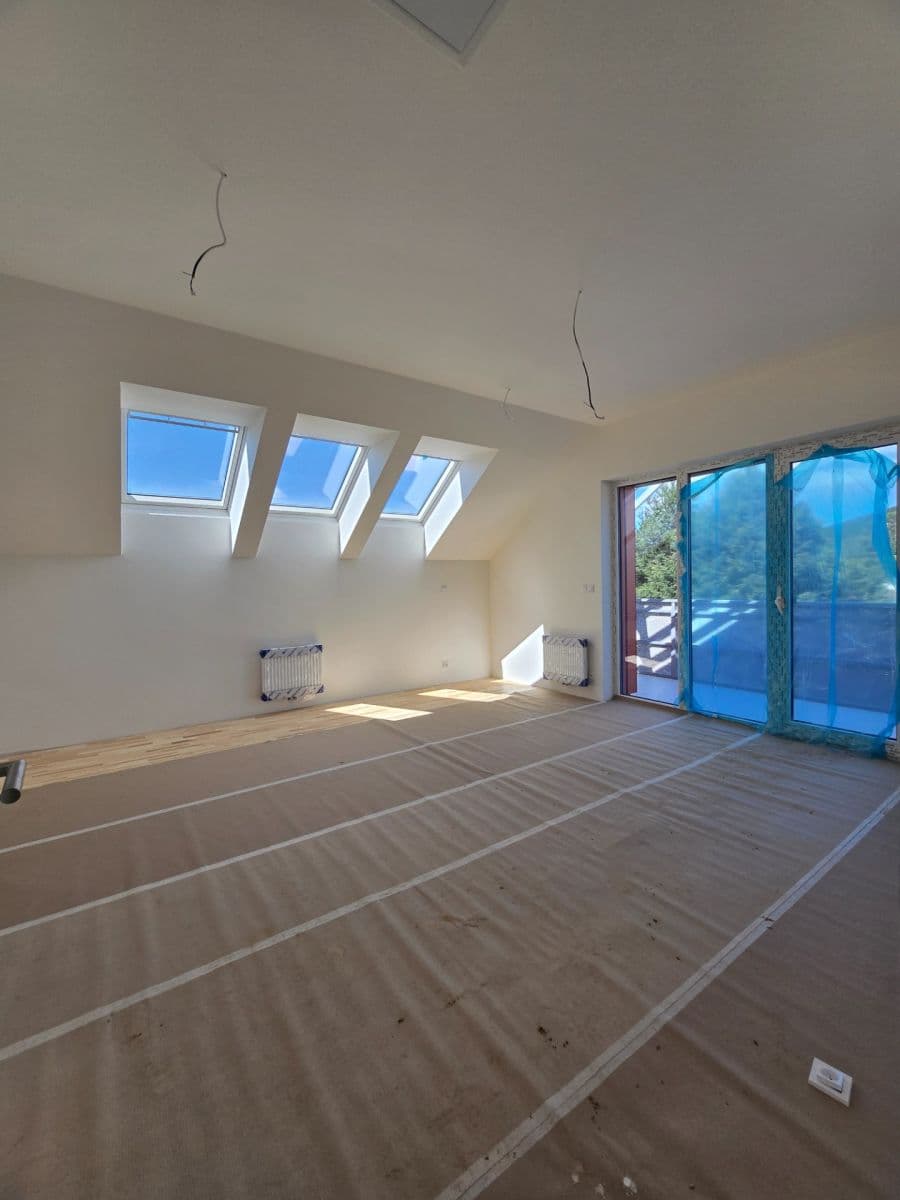 2 bedroom with open-plan kitchen flat for sale, 126 m², Souběžná, Dobřichovice, Středočeský Region 2 bedroom with open-plan kitchen flat for sale, 126 m², Souběžná, Dobřichovice, Středočeský Region