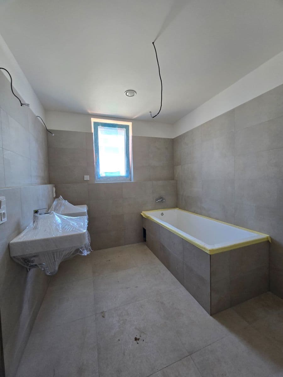 2 bedroom with open-plan kitchen flat for sale, 126 m², Souběžná, Dobřichovice, Středočeský Region 2 bedroom with open-plan kitchen flat for sale, 126 m², Souběžná, Dobřichovice, Středočeský Region