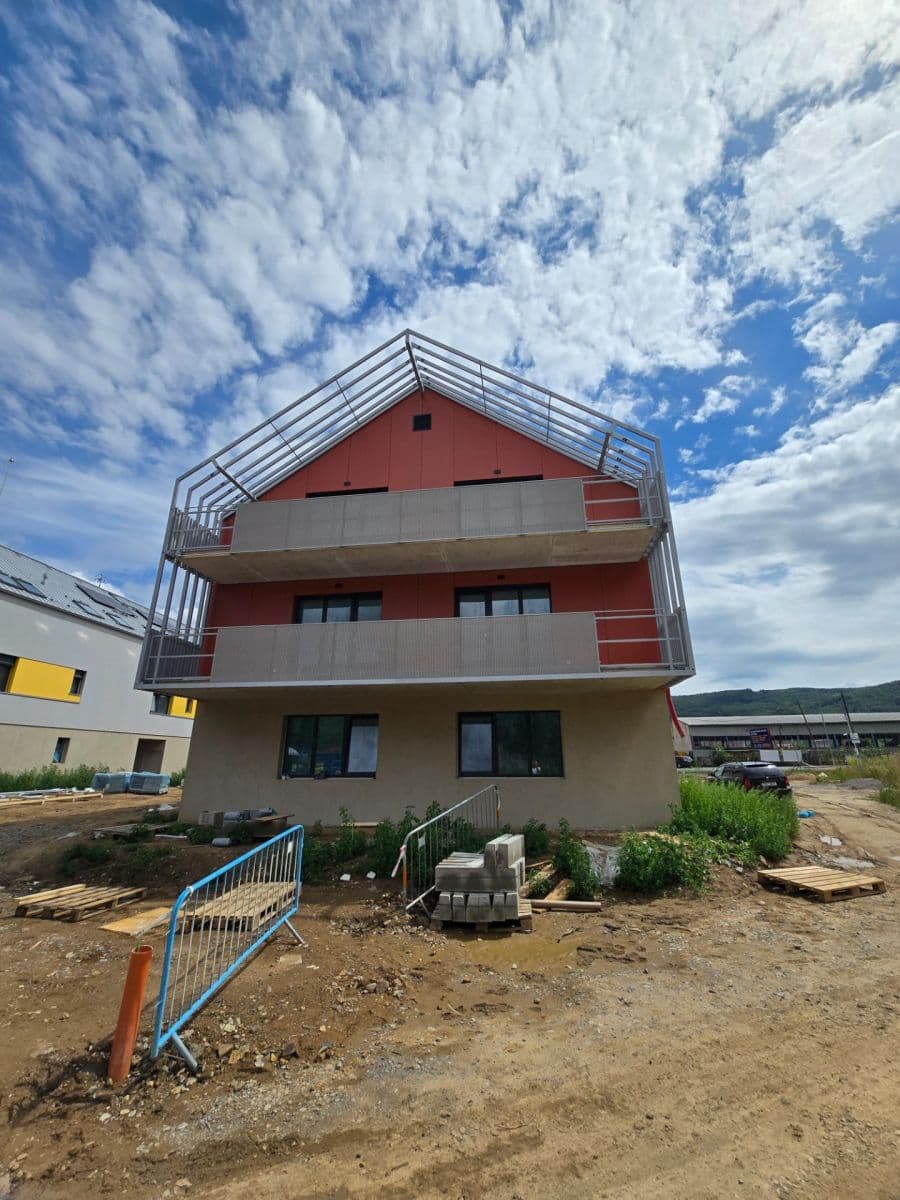 2 bedroom with open-plan kitchen flat for sale, 126 m², Souběžná, Dobřichovice, Středočeský Region 2 bedroom with open-plan kitchen flat for sale, 126 m², Souběžná, Dobřichovice, Středočeský Region