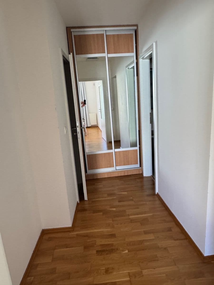 3 bedroom flat to rent, 105 m², Černomořská, Prague, Prague 3 bedroom flat to rent, 105 m², Černomořská, Prague, Prague