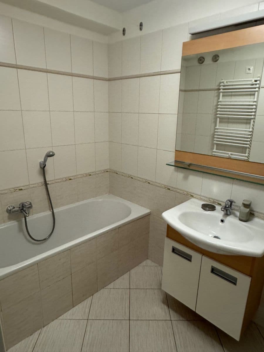 3 bedroom flat to rent, 105 m², Černomořská, Prague, Prague 3 bedroom flat to rent, 105 m², Černomořská, Prague, Prague