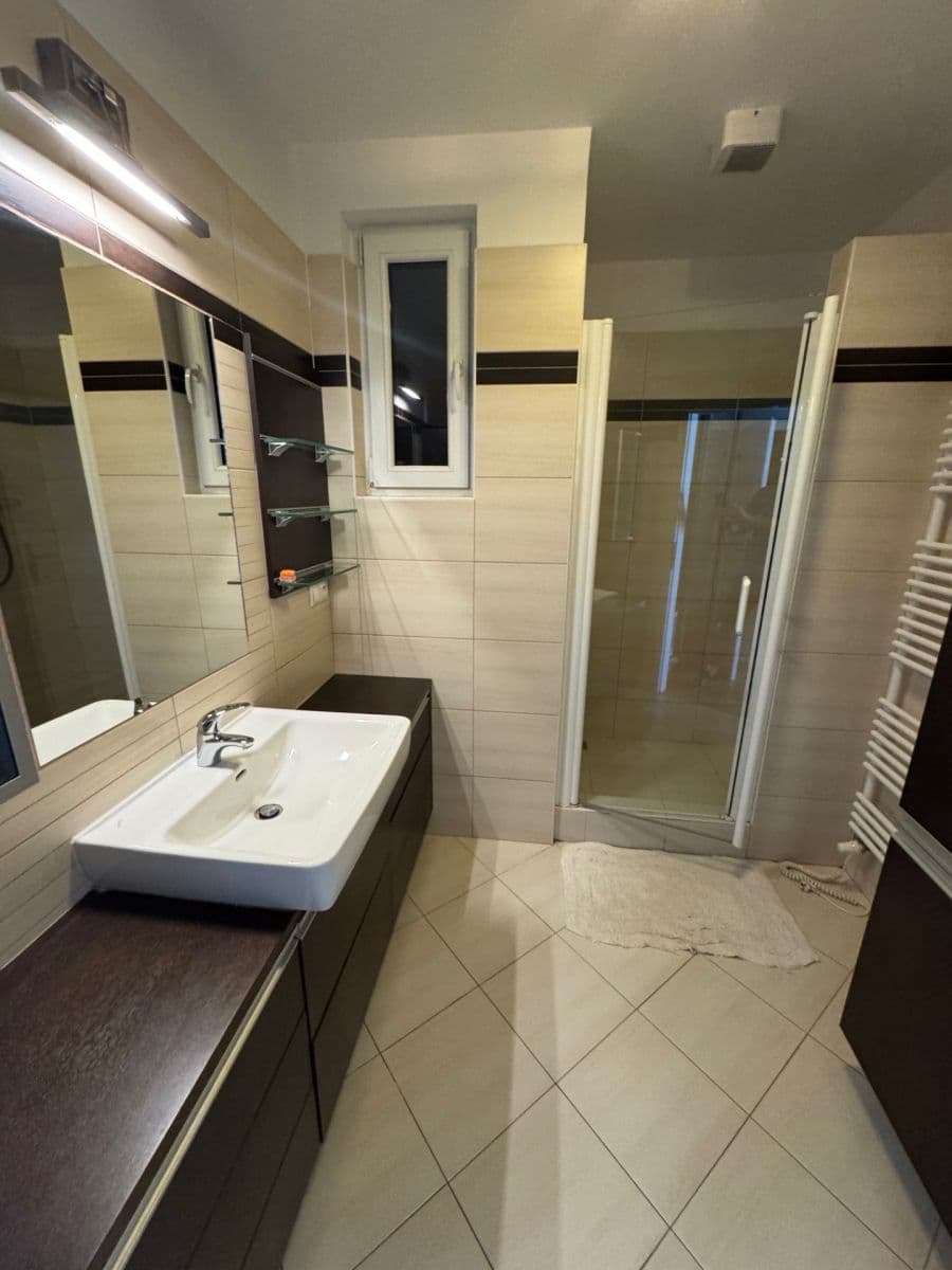 3 bedroom flat to rent, 105 m², Černomořská, Prague, Prague 3 bedroom flat to rent, 105 m², Černomořská, Prague, Prague