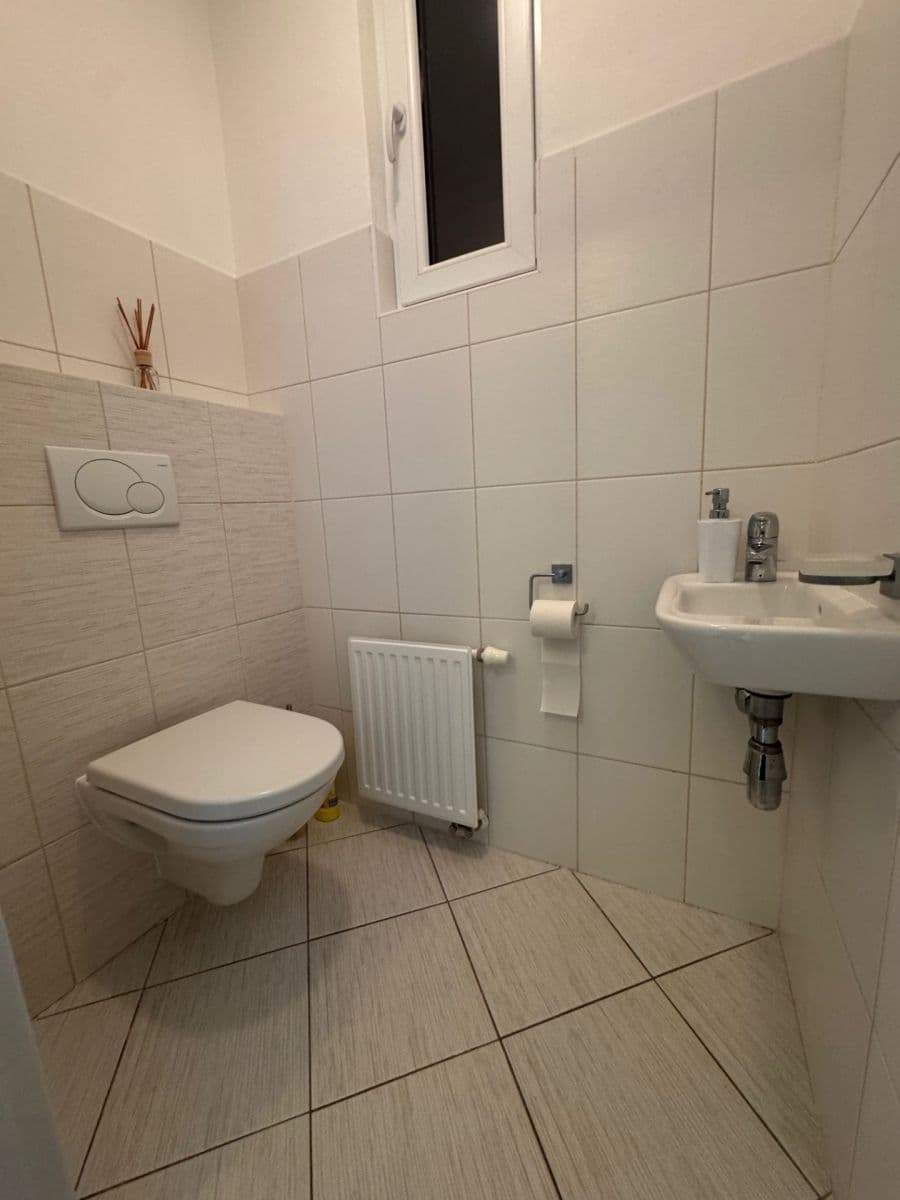 3 bedroom flat to rent, 105 m², Černomořská, Prague, Prague 3 bedroom flat to rent, 105 m², Černomořská, Prague, Prague