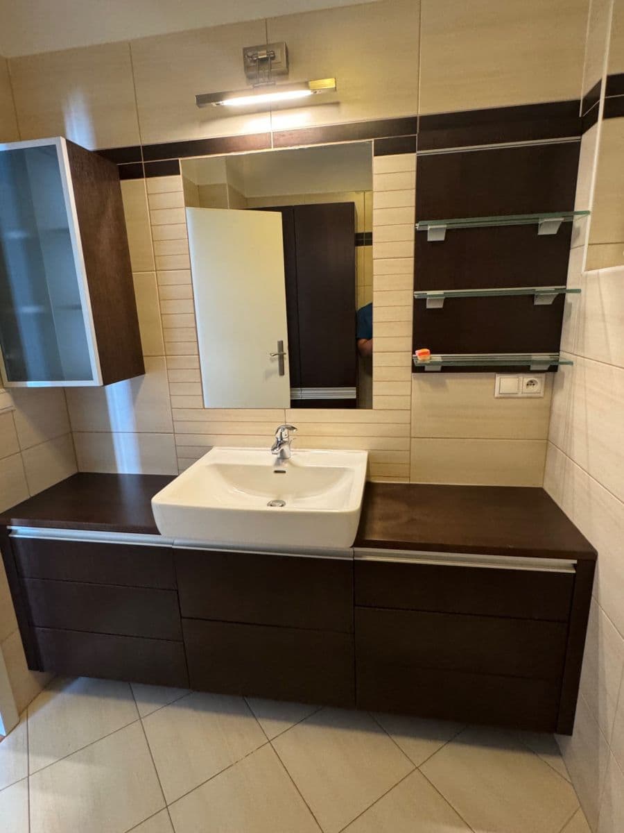 3 bedroom flat to rent, 105 m², Černomořská, Prague, Prague 3 bedroom flat to rent, 105 m², Černomořská, Prague, Prague