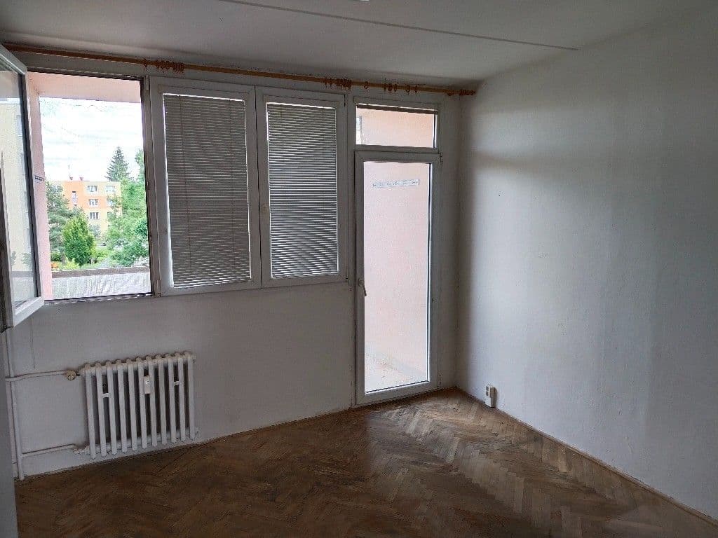 4 bedroom flat to rent, 77 m², Pod Vrchem, Plzeň, Plzeňský Region 4 bedroom flat to rent, 77 m², Pod Vrchem, Plzeň, Plzeňský Region