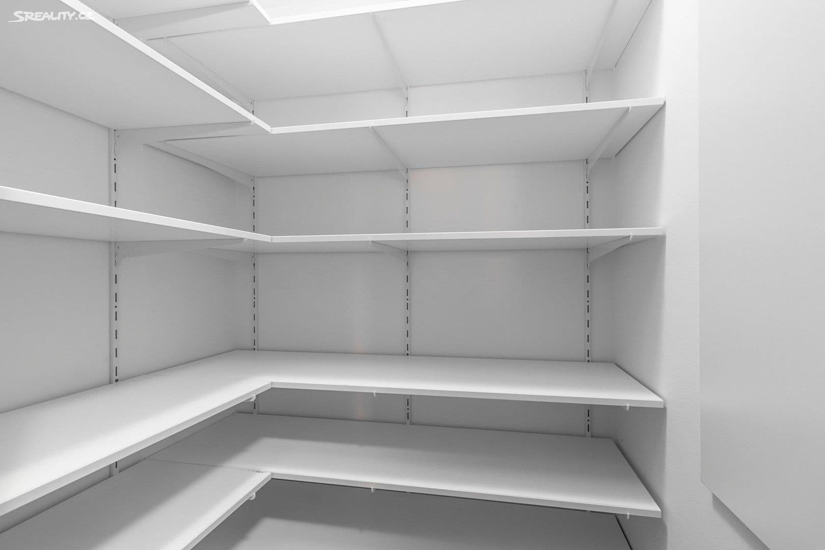 1 bedroom with open-plan kitchen flat to rent, 56 m², Sazovická, Prague, Prague 1 bedroom with open-plan kitchen flat to rent, 56 m², Sazovická, Prague, Prague