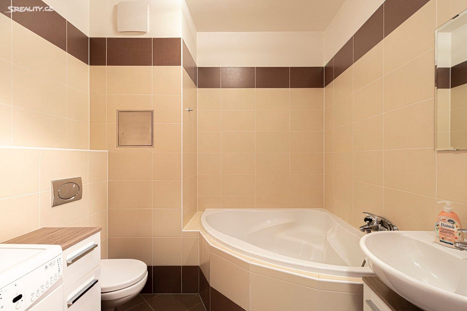 1 bedroom with open-plan kitchen flat to rent, 56 m², Sazovická, Prague, Prague 1 bedroom with open-plan kitchen flat to rent, 56 m², Sazovická, Prague, Prague