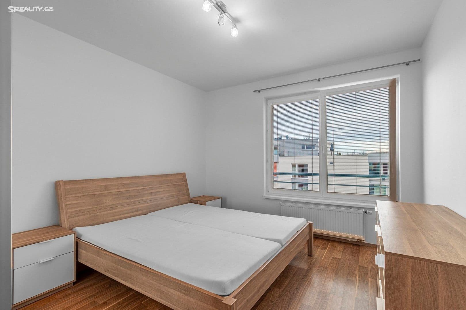 1 bedroom with open-plan kitchen flat to rent, 56 m², Sazovická, Prague, Prague 1 bedroom with open-plan kitchen flat to rent, 56 m², Sazovická, Prague, Prague