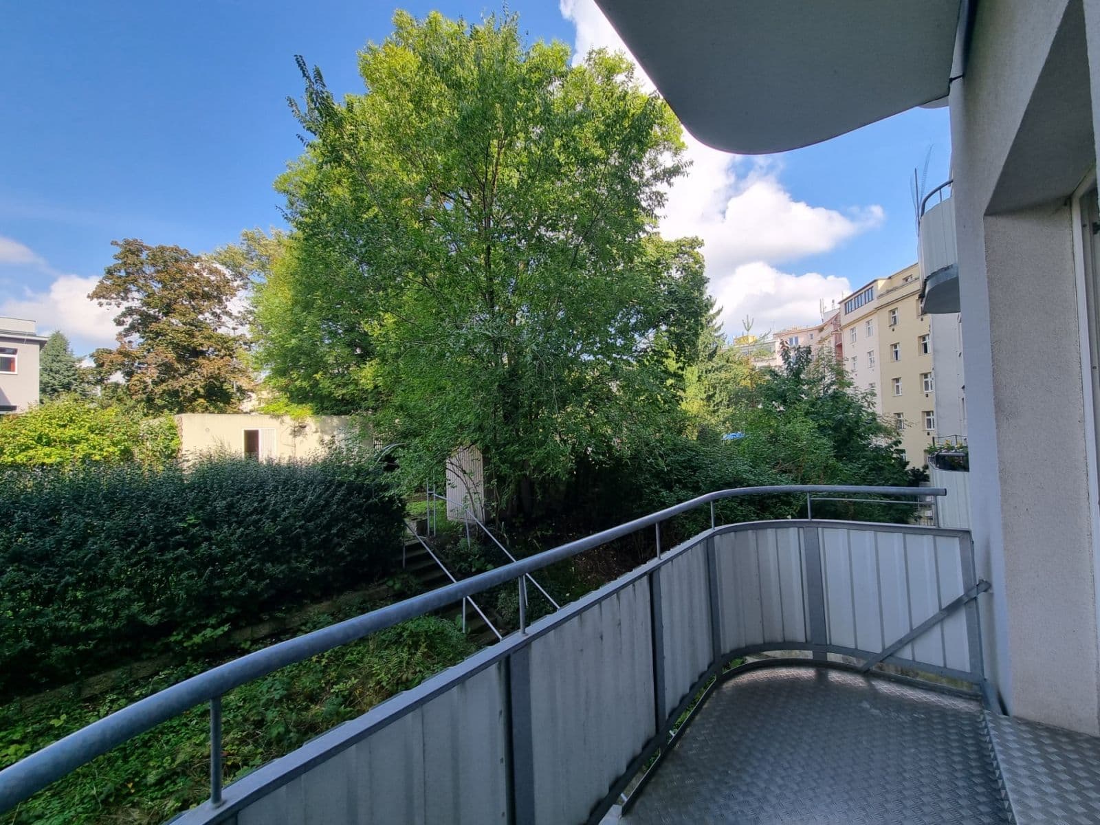 1 bedroom with open-plan kitchen flat to rent, 48 m², Malešická, Prague, Prague 1 bedroom with open-plan kitchen flat to rent, 48 m², Malešická, Prague, Prague