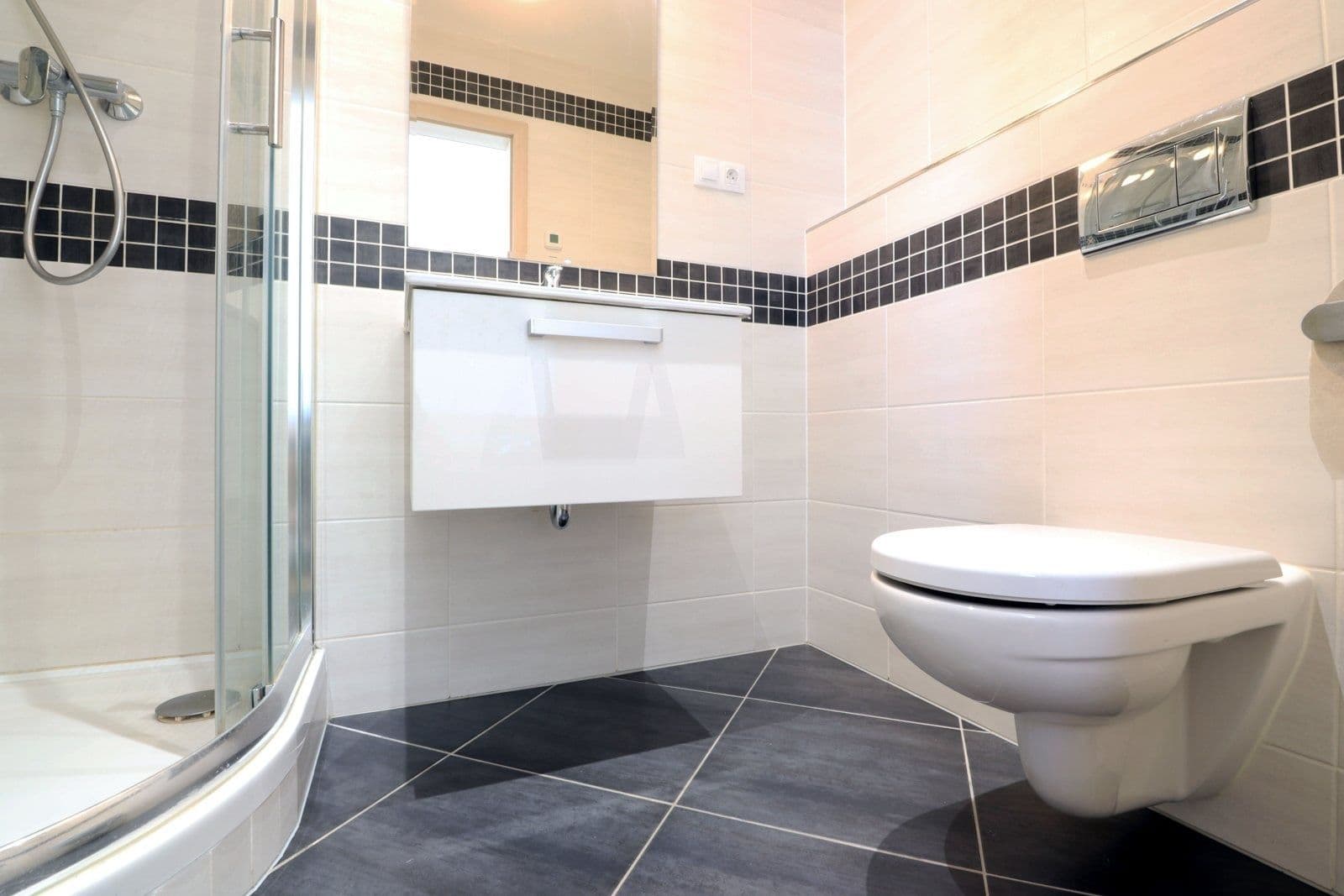 3 bedroom with open-plan kitchen flat to rent, 110 m², Kadečkové, Prague, Prague 3 bedroom with open-plan kitchen flat to rent, 110 m², Kadečkové, Prague, Prague