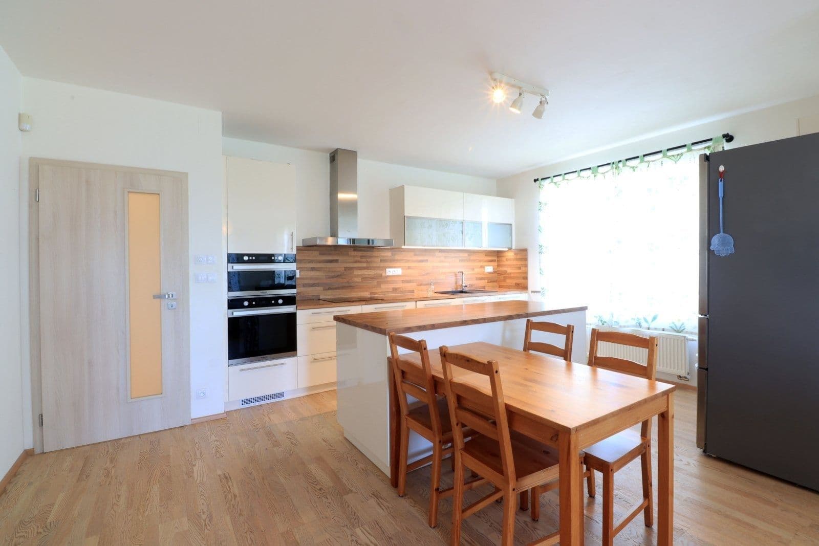 3 bedroom with open-plan kitchen flat to rent, 110 m², Kadečkové, Prague, Prague 3 bedroom with open-plan kitchen flat to rent, 110 m², Kadečkové, Prague, Prague