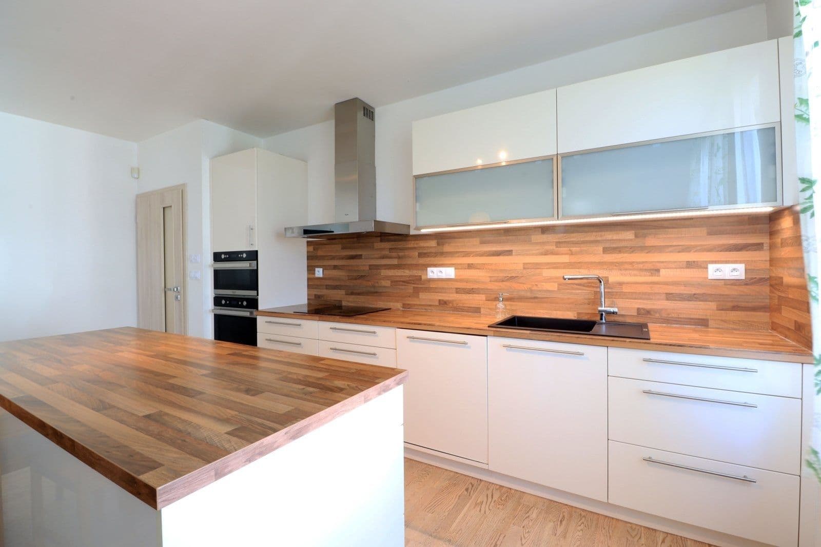 3 bedroom with open-plan kitchen flat to rent, 110 m², Kadečkové, Prague, Prague 3 bedroom with open-plan kitchen flat to rent, 110 m², Kadečkové, Prague, Prague