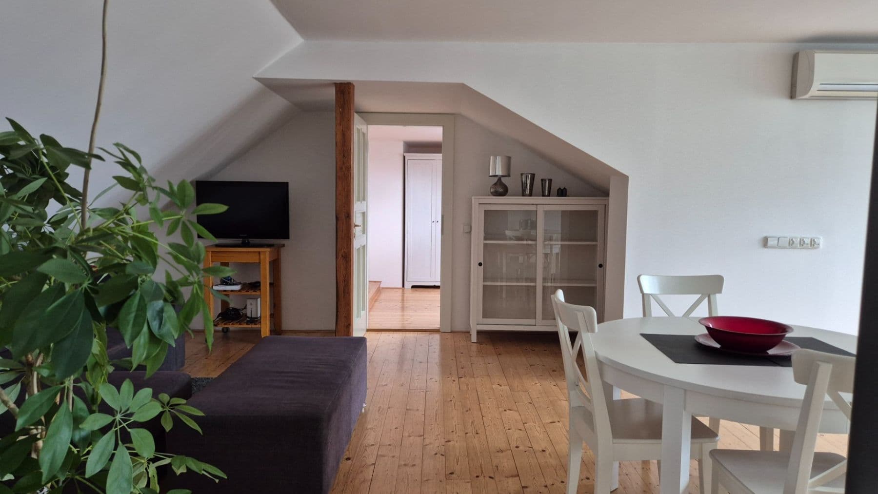 1 bedroom with open-plan kitchen flat to rent, 61 m², U Hráze, Prague, Prague 1 bedroom with open-plan kitchen flat to rent, 61 m², U Hráze, Prague, Prague
