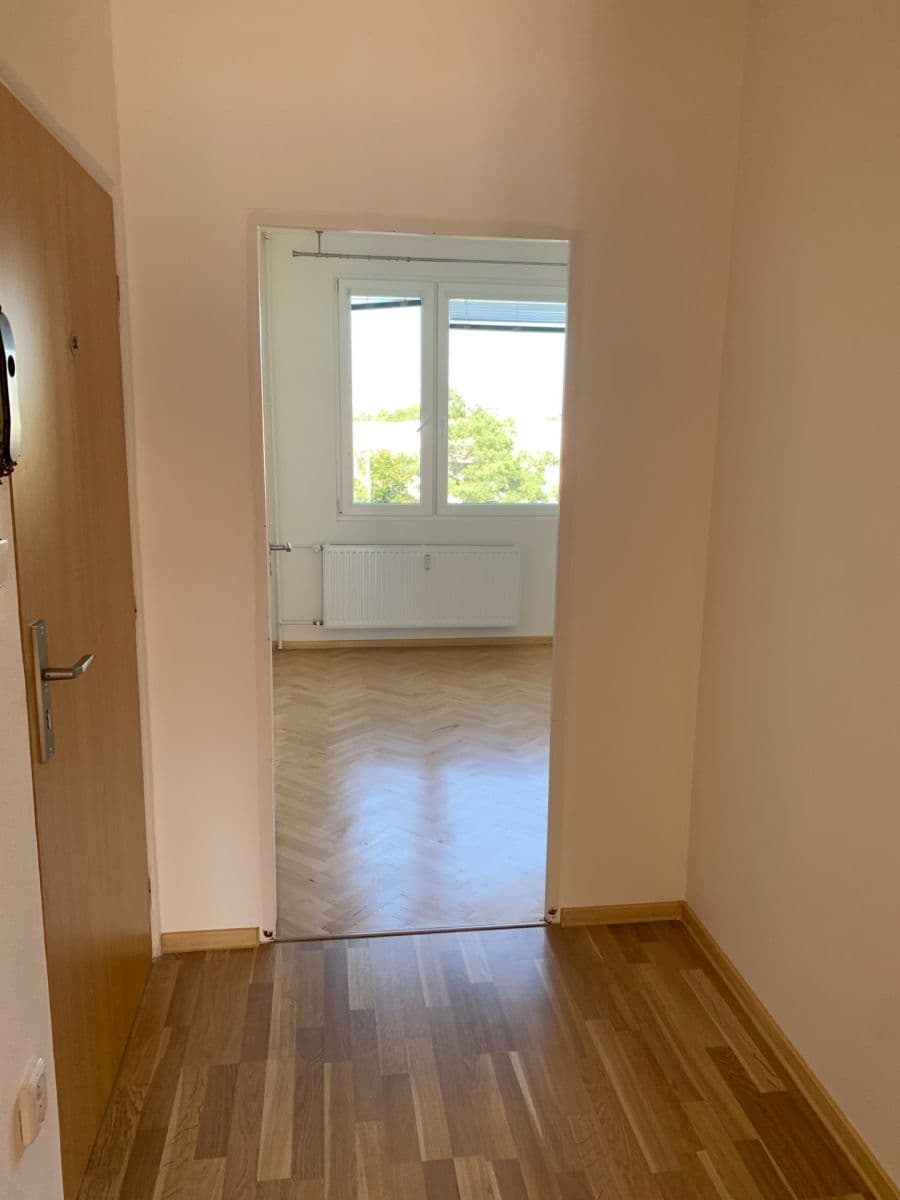 2 bedroom flat to rent, 50 m², sídliště U Nádraží, Jindřichův Hradec, Jihočeský Region 2 bedroom flat to rent, 50 m², sídliště U Nádraží, Jindřichův Hradec, Jihočeský Region