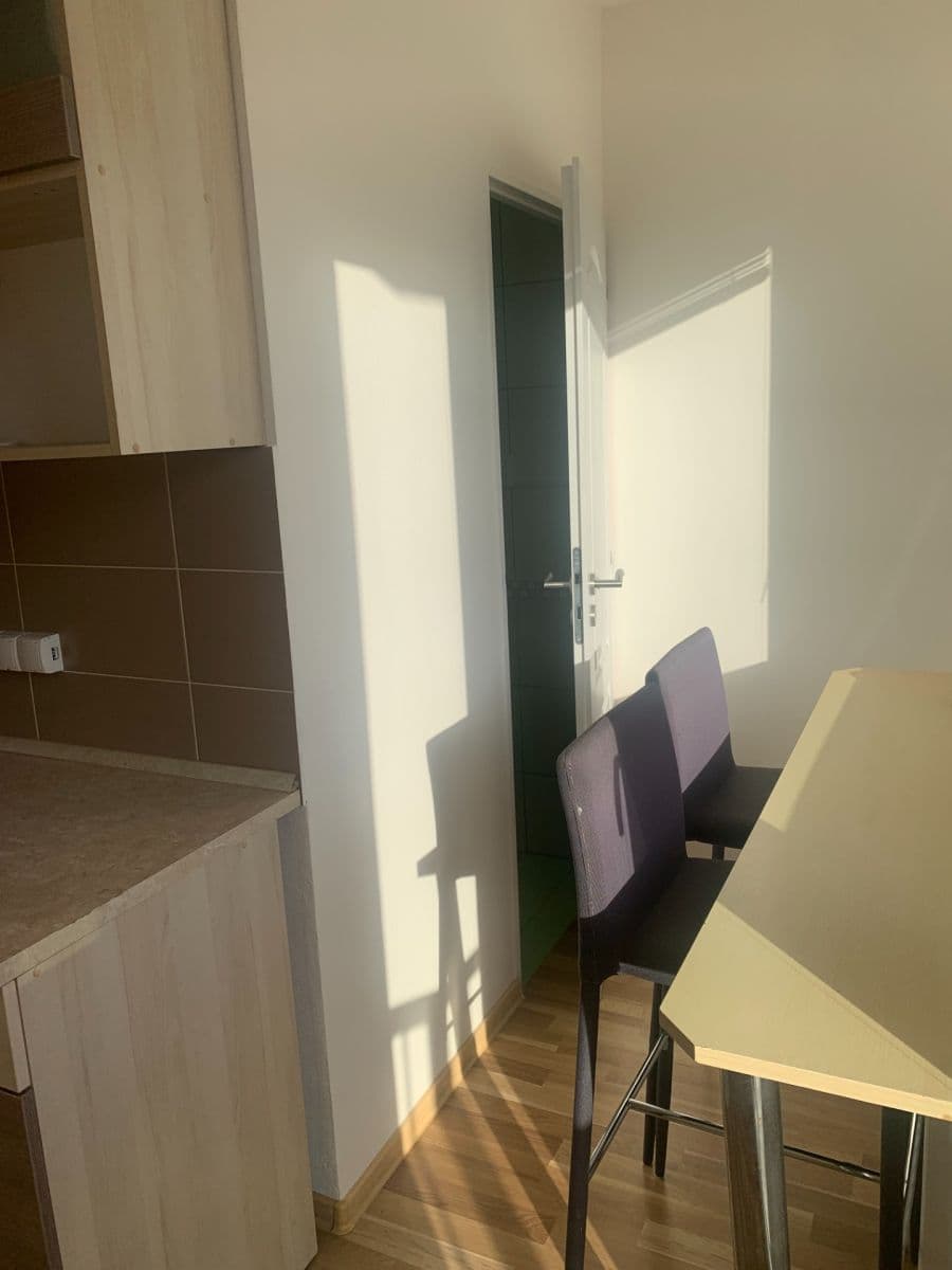 2 bedroom flat to rent, 50 m², sídliště U Nádraží, Jindřichův Hradec, Jihočeský Region 2 bedroom flat to rent, 50 m², sídliště U Nádraží, Jindřichův Hradec, Jihočeský Region