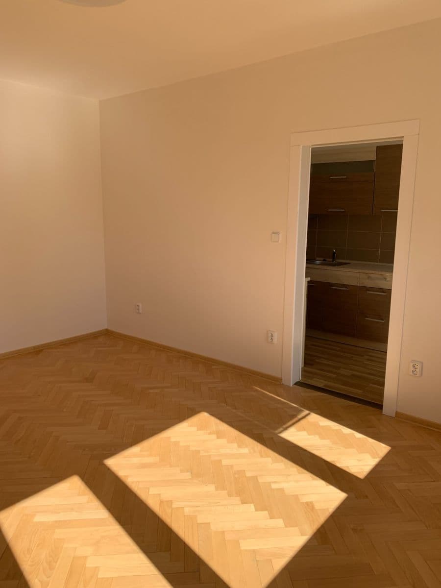 2 bedroom flat to rent, 50 m², sídliště U Nádraží, Jindřichův Hradec, Jihočeský Region 2 bedroom flat to rent, 50 m², sídliště U Nádraží, Jindřichův Hradec, Jihočeský Region