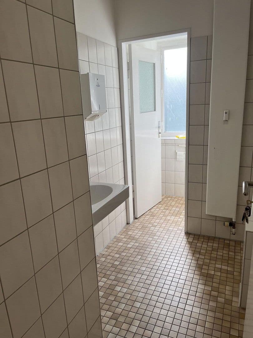 non-residential property to rent, 100 m², Römerstrasse 216, Heidelberg, Baden-Württemberg non-residential property to rent, 100 m², Römerstrasse 216, Heidelberg, Baden-Württemberg