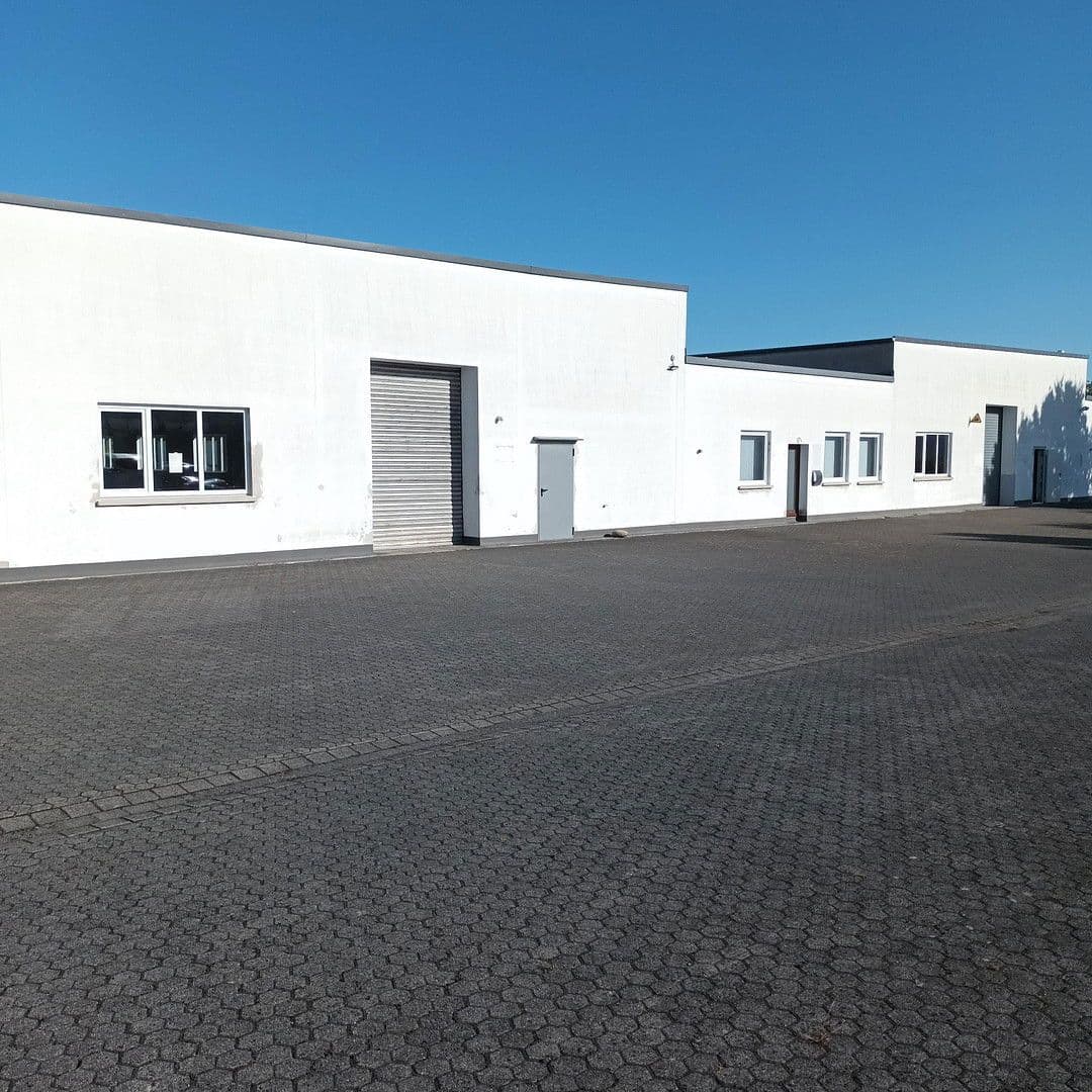 non-residential property to rent, 860 m², Neunkirchen, North Rhine-Westphalia non-residential property to rent, 860 m², Neunkirchen, North Rhine-Westphalia