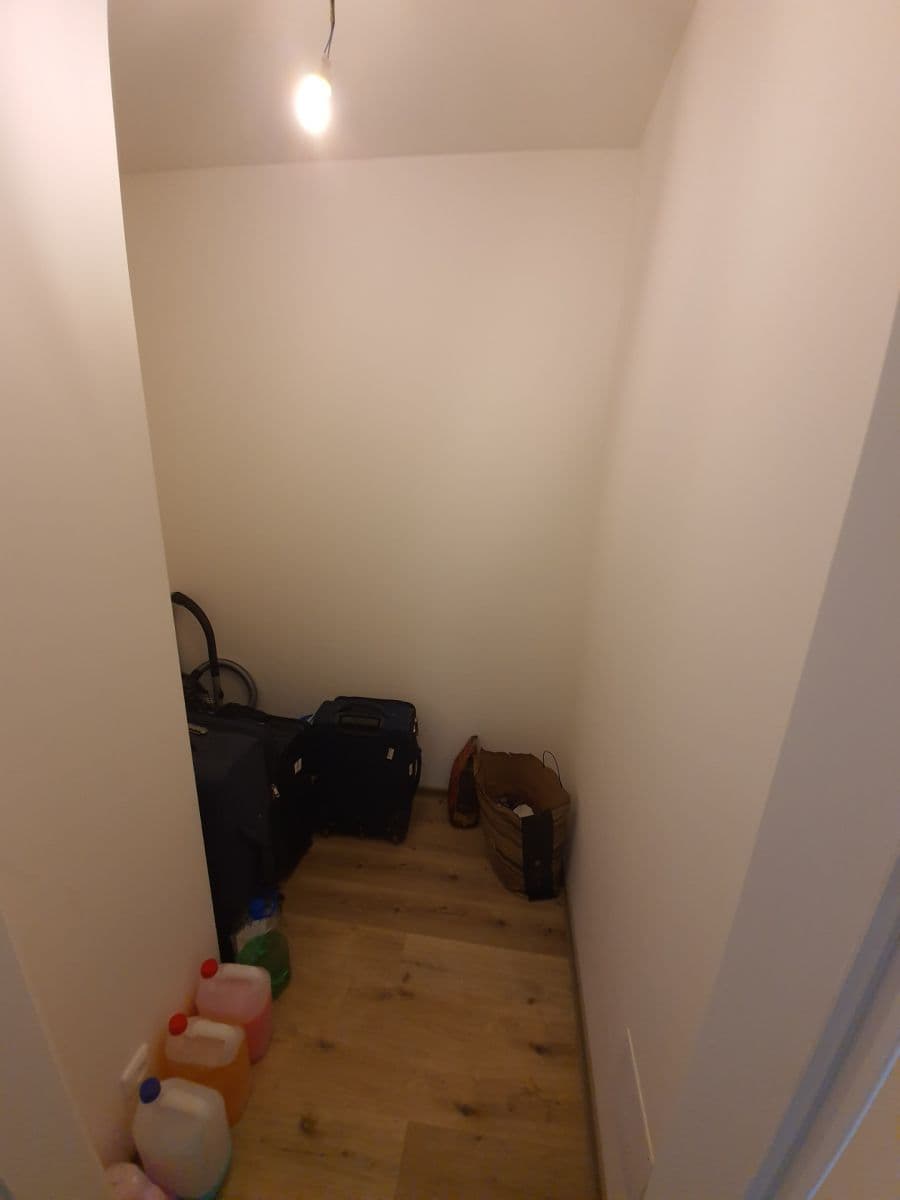 1 bedroom with open-plan kitchen flat to rent, 53 m², Ferrariho, Prague, Prague 1 bedroom with open-plan kitchen flat to rent, 53 m², Ferrariho, Prague, Prague