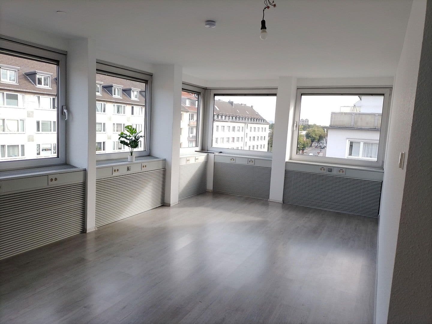 5 bedroom with open-plan kitchen flat to rent, 217 m², Harleßstr. 1a, Düsseldorf, North Rhine-Westphalia 5 bedroom with open-plan kitchen flat to rent, 217 m², Harleßstr. 1a, Düsseldorf, North Rhine-Westphalia