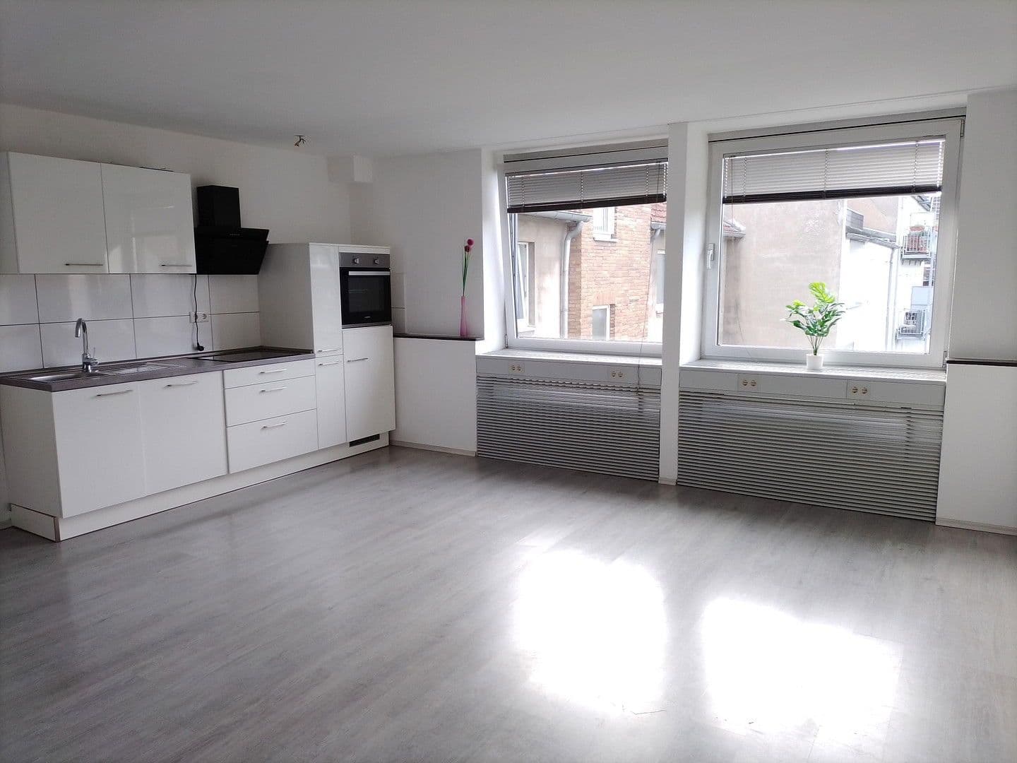 5 bedroom with open-plan kitchen flat to rent, 217 m², Harleßstr. 1a, Düsseldorf, North Rhine-Westphalia 5 bedroom with open-plan kitchen flat to rent, 217 m², Harleßstr. 1a, Düsseldorf, North Rhine-Westphalia