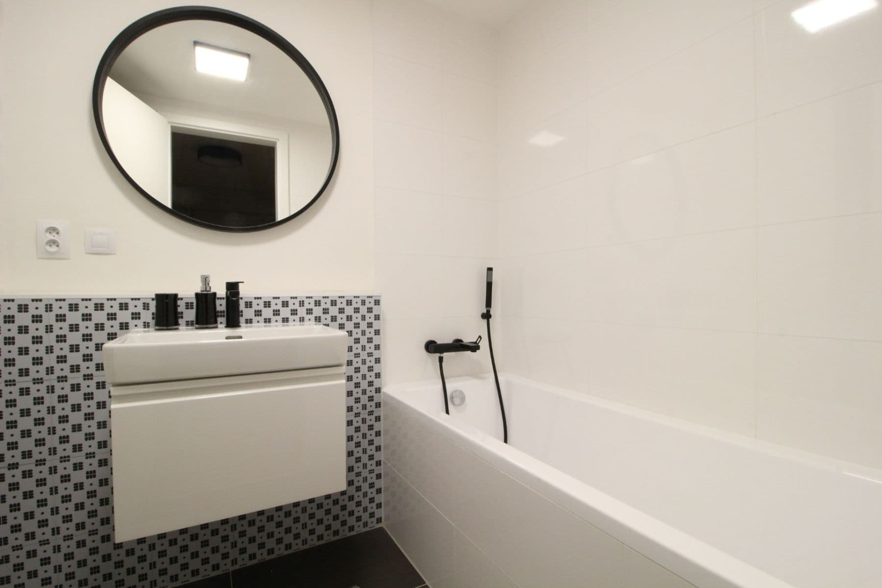 1 bedroom with open-plan kitchen flat to rent, 62 m², Plzákova, Prague, Prague 1 bedroom with open-plan kitchen flat to rent, 62 m², Plzákova, Prague, Prague