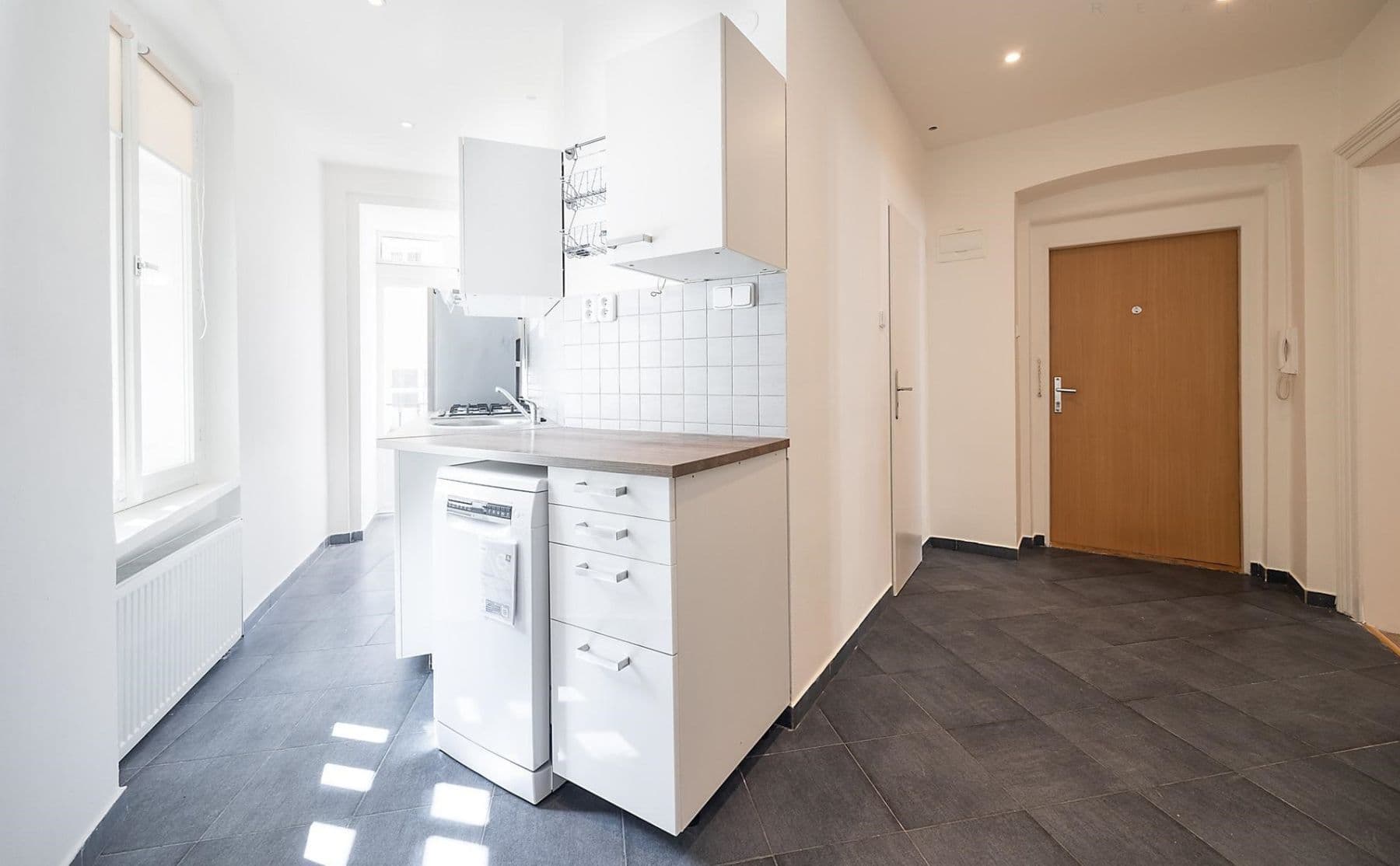 2 bedroom flat to rent, 62 m², Karoliny Světlé, Prague, Prague 2 bedroom flat to rent, 62 m², Karoliny Světlé, Prague, Prague