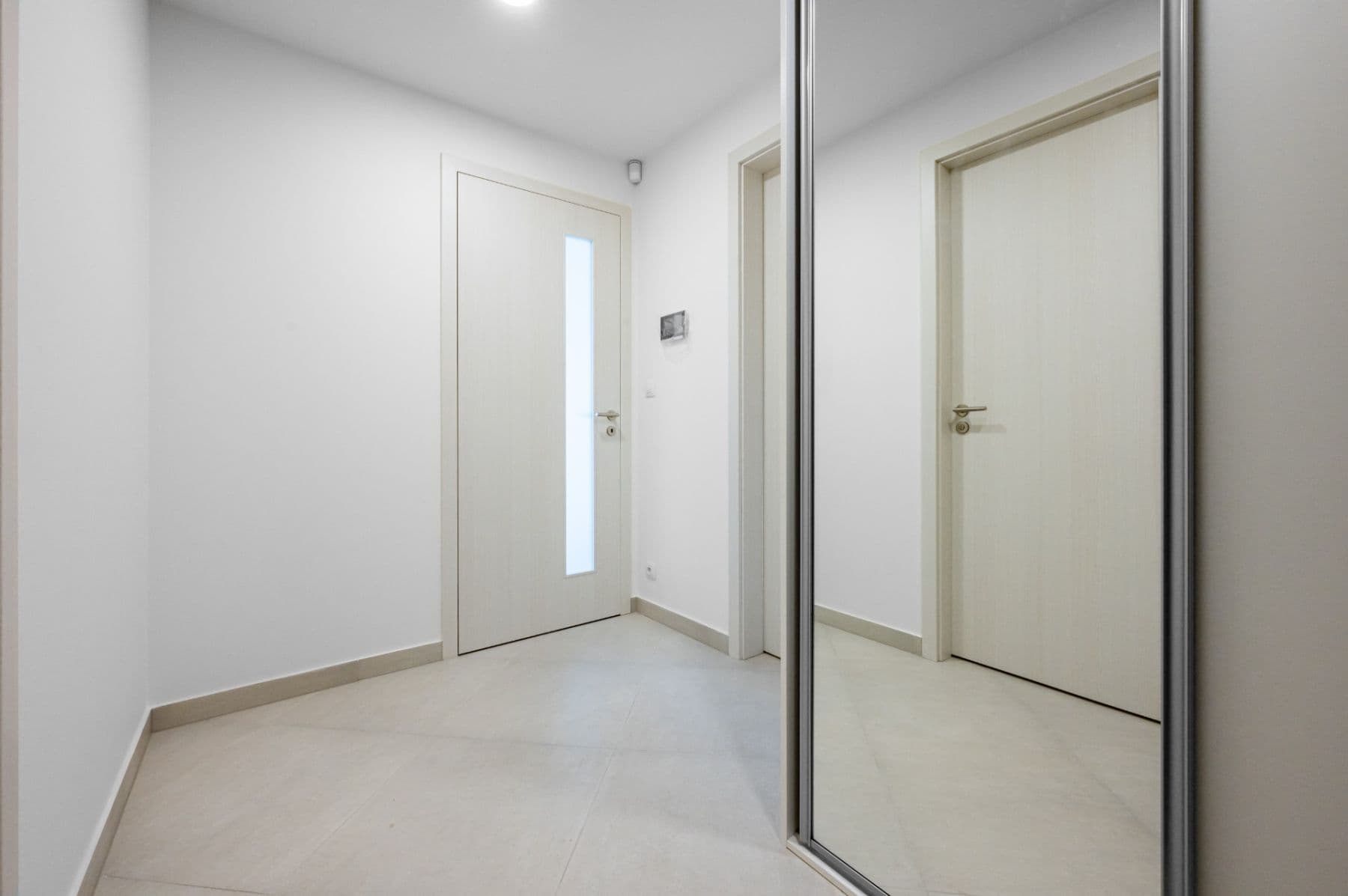 1 bedroom with open-plan kitchen flat to rent, 61 m², Vojenova, Prague, Prague 1 bedroom with open-plan kitchen flat to rent, 61 m², Vojenova, Prague, Prague