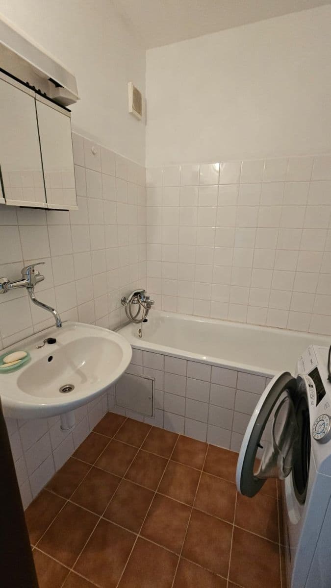 3 bedroom flat to rent, 80 m², Generála Janouška, Prague, Prague 3 bedroom flat to rent, 80 m², Generála Janouška, Prague, Prague