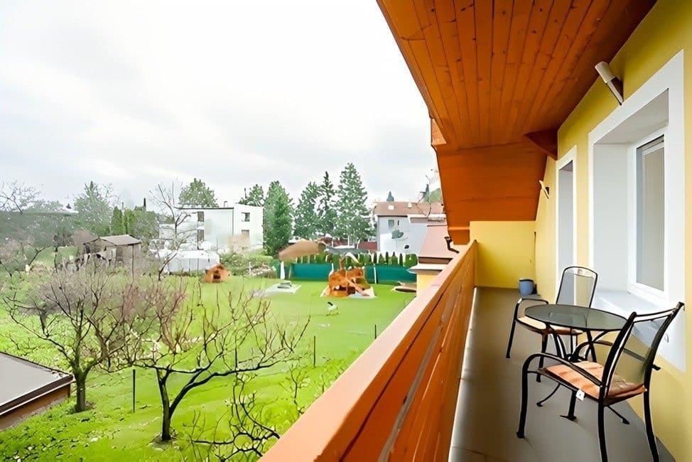 3 bedroom with open-plan kitchen flat to rent, 130 m², Na Slavíkově, Prague, Prague 3 bedroom with open-plan kitchen flat to rent, 130 m², Na Slavíkově, Prague, Prague