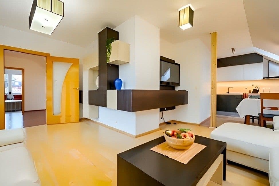 3 bedroom with open-plan kitchen flat to rent, 130 m², Na Slavíkově, Prague, Prague 3 bedroom with open-plan kitchen flat to rent, 130 m², Na Slavíkově, Prague, Prague