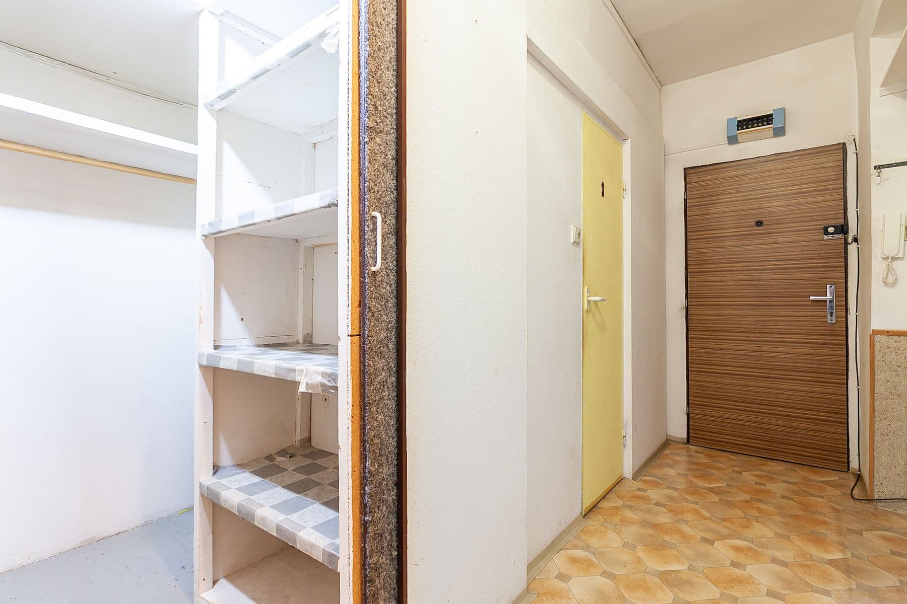 2 bedroom flat for sale, 58 m², Kamenný Přívoz, Středočeský Region 2 bedroom flat for sale, 58 m², Kamenný Přívoz, Středočeský Region