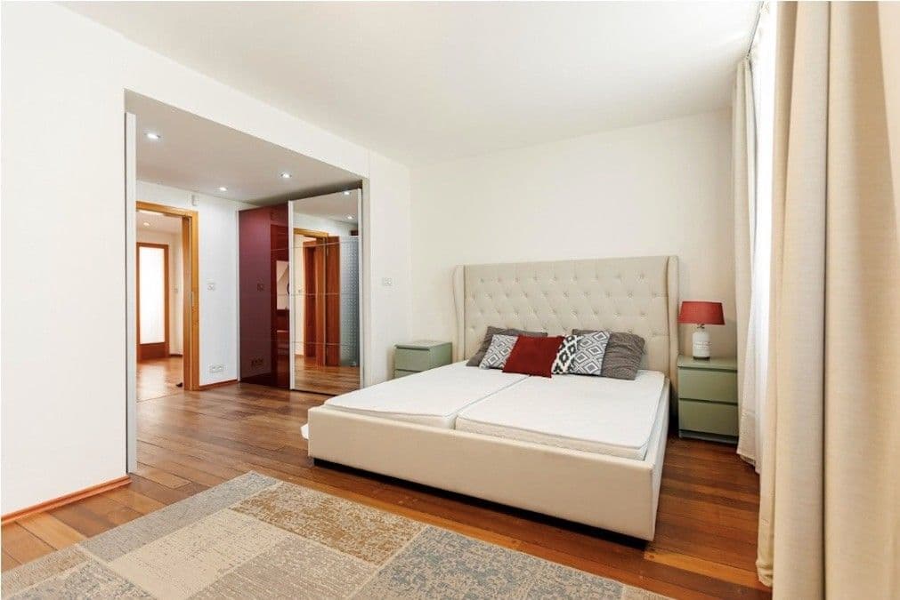 2 bedroom with open-plan kitchen flat to rent, 153 m², Korunní, Prague, Prague 2 bedroom with open-plan kitchen flat to rent, 153 m², Korunní, Prague, Prague