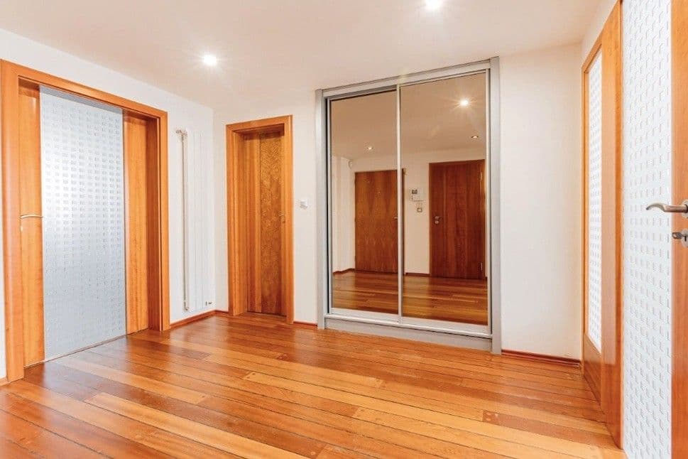 2 bedroom with open-plan kitchen flat to rent, 153 m², Korunní, Prague, Prague 2 bedroom with open-plan kitchen flat to rent, 153 m², Korunní, Prague, Prague