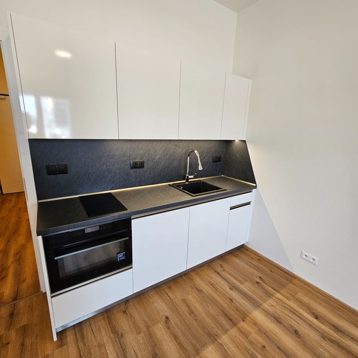 Studio flat to rent, 29 m², Komárovská, Brno, Jihomoravský Region Studio flat to rent, 29 m², Komárovská, Brno, Jihomoravský Region