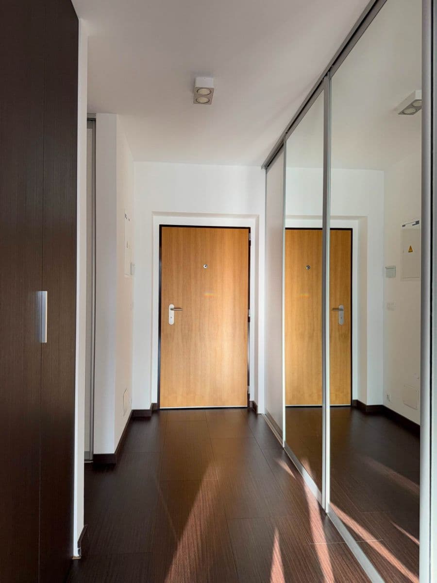 3 bedroom with open-plan kitchen flat to rent, 90 m², Generála Šišky, Prague, Prague 3 bedroom with open-plan kitchen flat to rent, 90 m², Generála Šišky, Prague, Prague